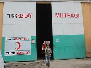 Türk Kızılayı'nın kazanları Kobanililer için kaynıyor