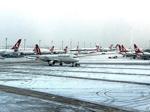 İstanbul'da bazı uçak seferleri iptal edildi