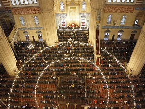 Cuma hutbesinde kadına el kalkmaz mesajı