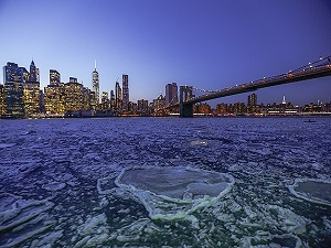 New York'taki East River buz tuttu