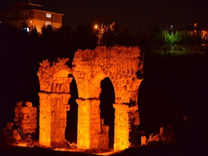 M.S.2'nci yüzyıldan kalma tarihi su kemeleri ışıklandırıldı