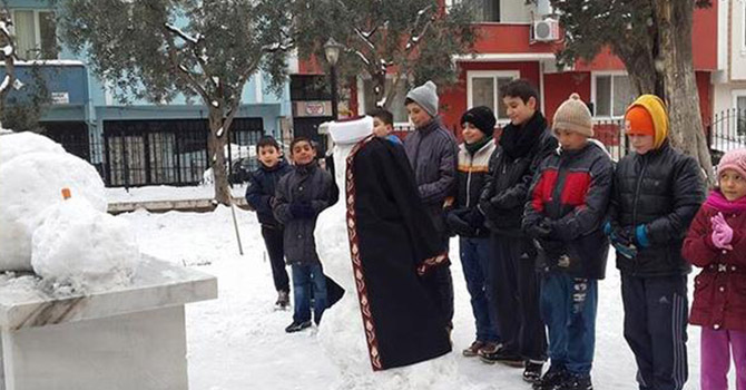 Kardan adam öldüğünde çocuklar ne yapar?