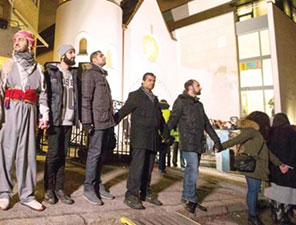 Sinagogu Müslümanlar korudu