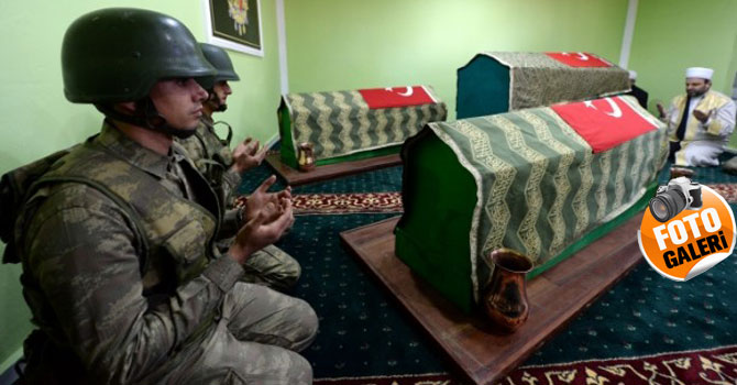 Askerler dua ediyor! Elhamdülillah!