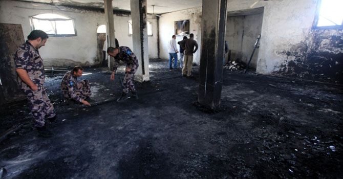 Yahudi yerleşimciler Batı Şeria'da cami yaktı