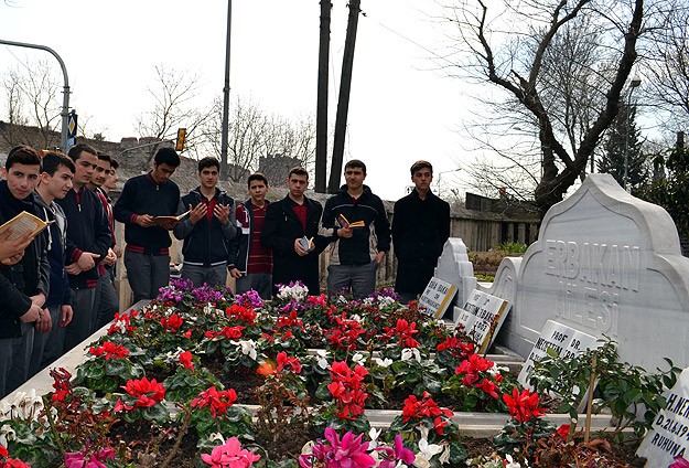 Erbakan mezarı başında anıldı