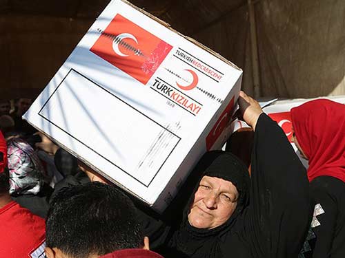 Türk Kızılayı Irak'taki sığınmacıları yalnız bırakmıyor
