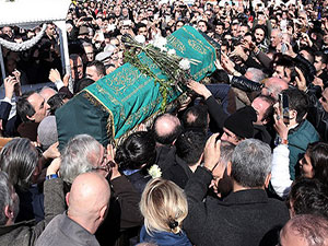 Yaşar Kemal son yolculuğuna uğurlandı