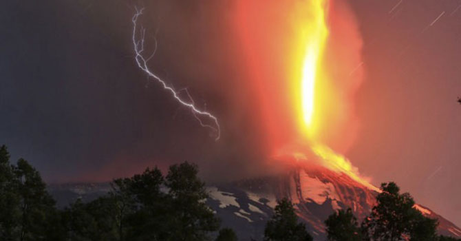 Şili'de volkan patladı köyler boşaltıldı