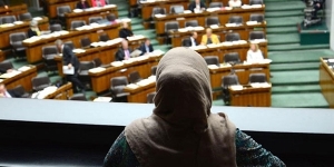 'Başörtünü çıkar' diyen hakim şikayet edildi