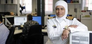 Tesettürlü albaya yılın kadını ödülü