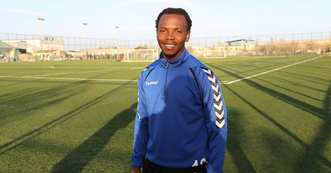 Golden sonra secdeye giden futbolcu Müslüman olmayı düşünüyor