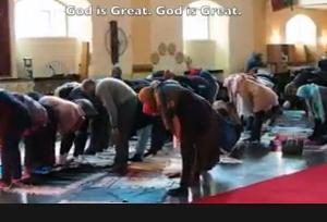 Kilisede namaz kıldılar