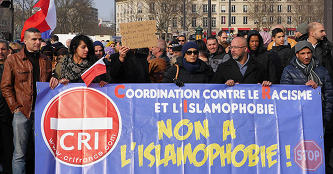 Paris'te İslamofobi karşıtı yürüyüş