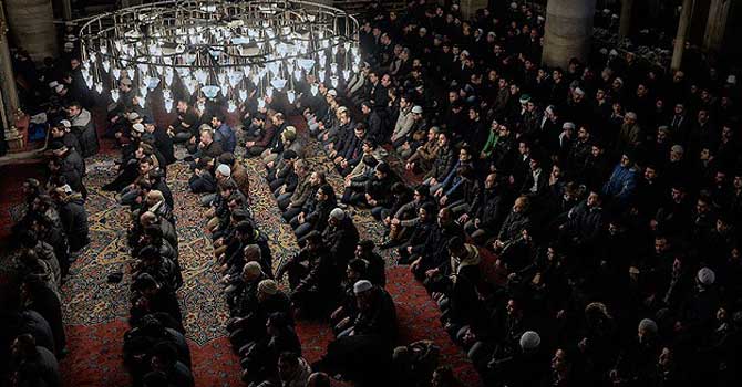 Sabah namazında şehitler için dua edildi