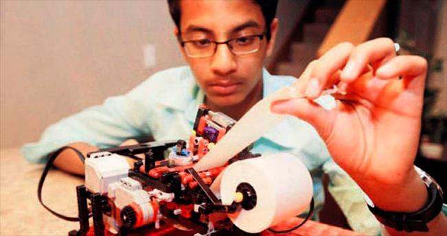 Görme engellilere yazıcı icat edip şirketini kurdu