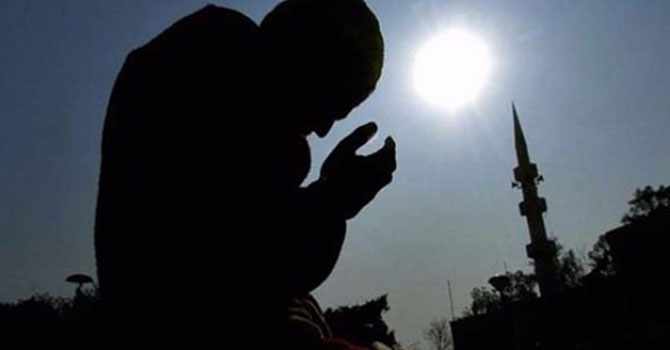 Güneş tutulması gözlem ve namazla karşılandı