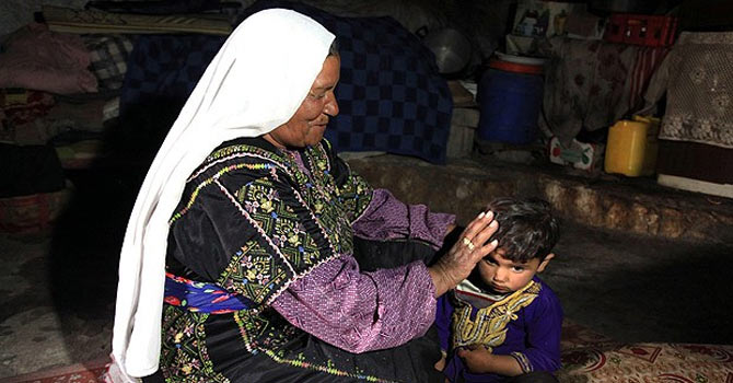 İsrail zulmü yüzünden mağarada yaşıyorlar