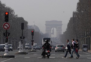 Paris'te hava kirliliğine önlem