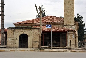 Çivisiz cami yıllara meydan okuyor