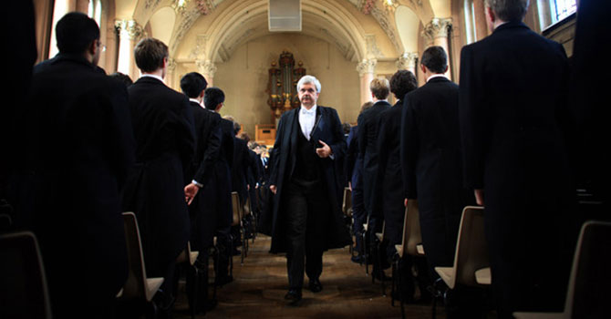 İngiltere karma eğitimin zararlarını tartışıyor