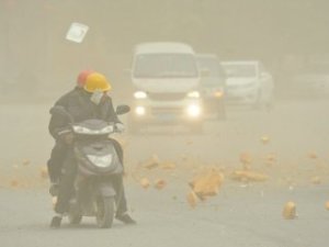 Çin'de kum fırtınası alarmı