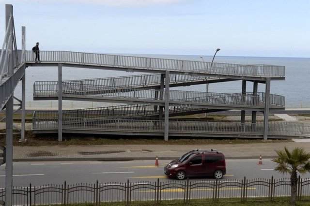 Trabzon'da yapılan üst geçit tartışma başlattı