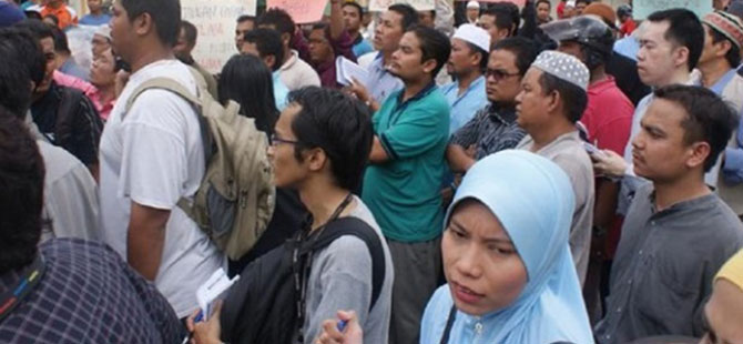 Gözaltındaki 17 Müslüman öğrenciden haber yok