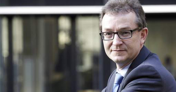 Başörtülü Müslüman da Katolik okullarında ders verebilir