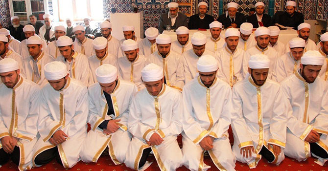 İslami kimlik için medreseler ve alimler gerekli