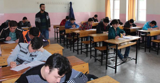 İmam hatipli öğrenciler 'Önce Namaz'dan sınav oldu