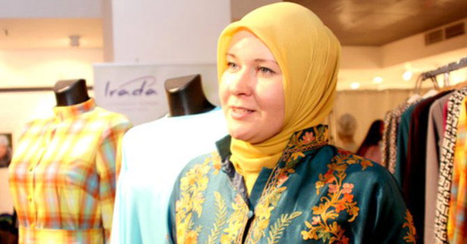 Müslümanların giyimine gayr-i müslimler de ilgi gösteriyor