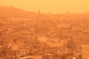 Mardin kızıla büründü