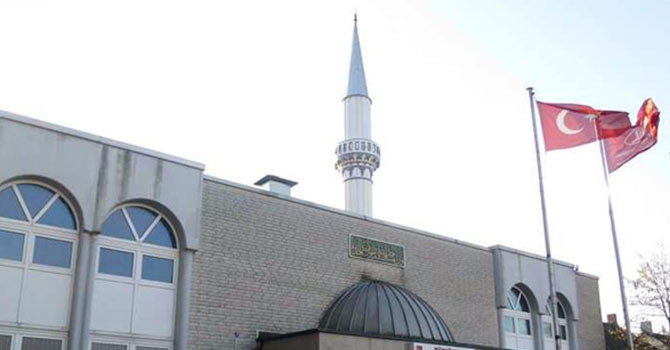 Almanya'nın o şehrinde de minareden ezana izin verildi