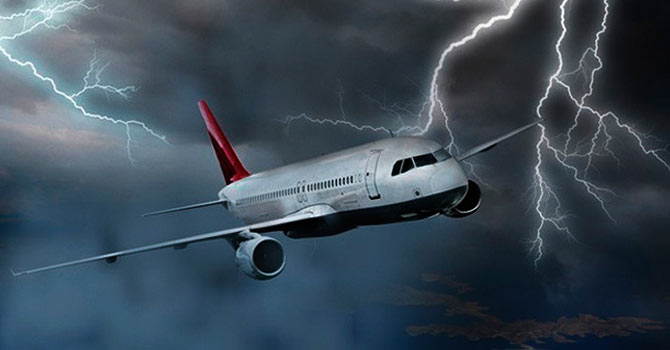 Düşen uçağı 7 saniyede kurtaran kahraman pilot