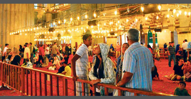 Turistler İslamı kendi dillerinde dinlemek istiyor