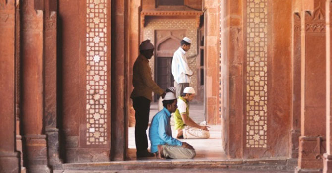 Dindar değilim cevabını kendimize yediremiyoruz