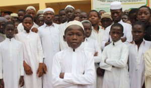 Hafız olabilmek için sokaklarda satıcılık yapılıyor