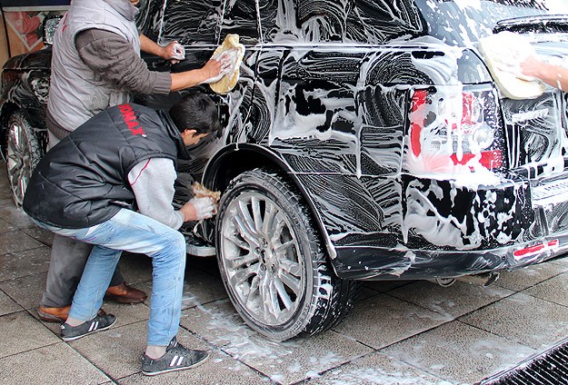 O belediyede sokakta araba yıkamak yasak