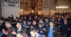 Camiler doldu taştı!