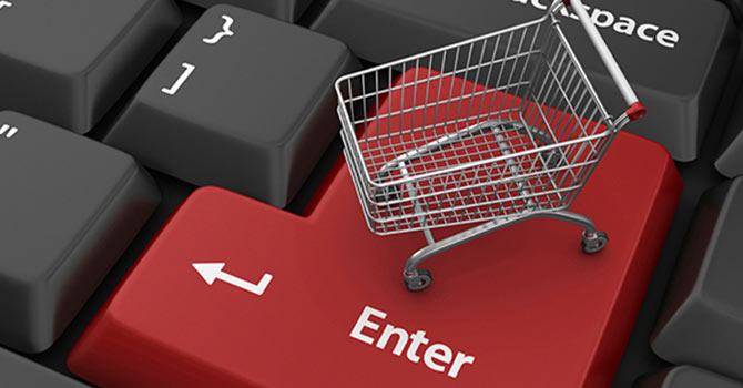 Telefon yerine salatalık almamak için paketi açın