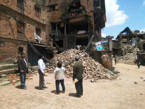 Sadakataşı Derneği Nepal'de Yaraları Sarıyor