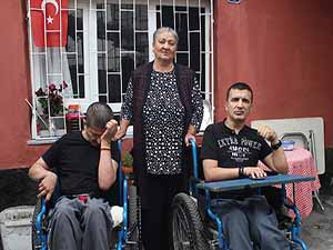 19 yıldır hayatını engelli çocuklarına adadı