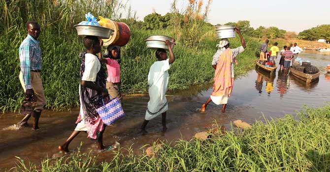 Güney Sudan'da 100 bin kişi evini terk etti
