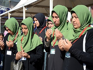 Roman kadınlar umreye uğurlandı