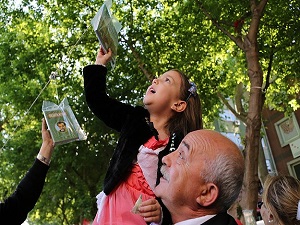Kocaeli'de ağaçlar "kitap" açtı