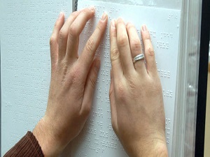 Görme engelliler için sağlık kitabı