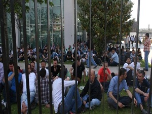 Renault fabrikasında işçilerin eylemi