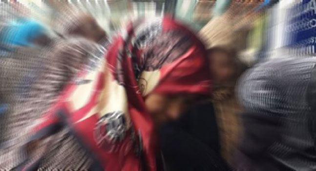 Kadınlara başörtüyle pazara gitmek bile yasaklandı!