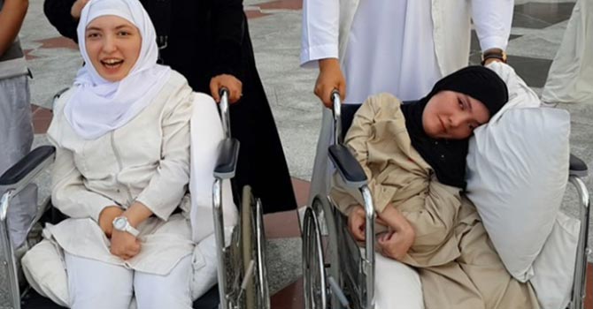 Tuğba ve Zehra'nın ağlatan Kabe yolculuğu